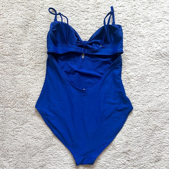 Keyhole one piece swimsuit - Picture 3 of 3
